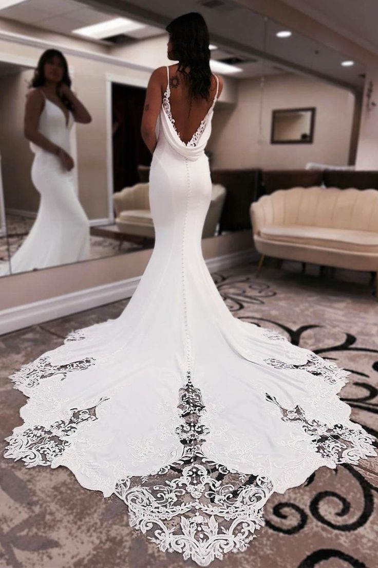 Unique Mermaid V Neck Satin Wedding Dress with Appliques fg6588