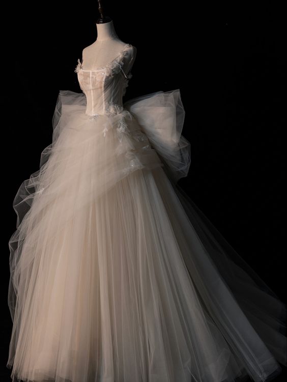 Charming A Line Elegant Ball Gown Straps Long Tulle Wedding Dresses fg6438