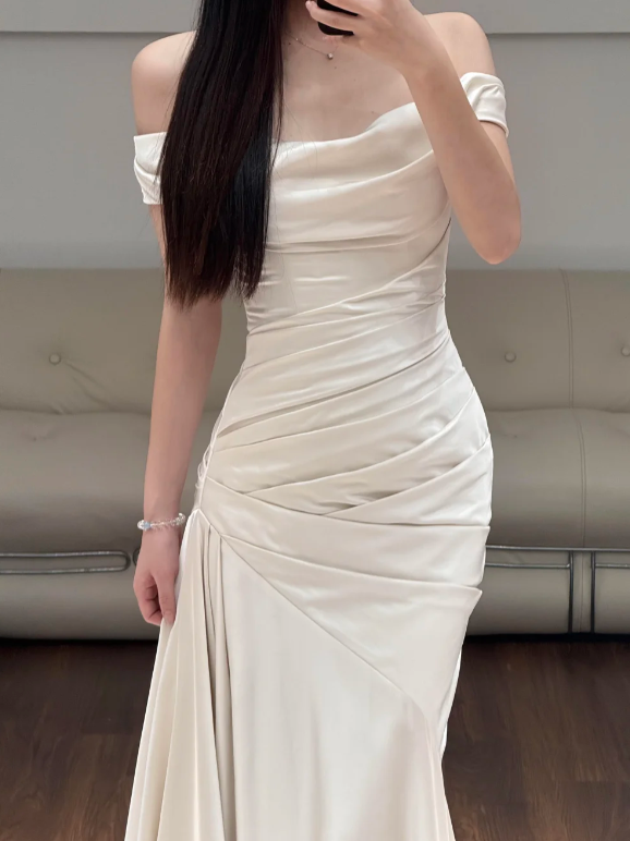 Off The Shoulder Elegant Ivory Wedding Dress With Train Satin Evening Dress fg8675