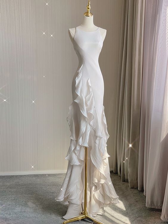 White Sheath Halter Backless Wedding Dress fg3671