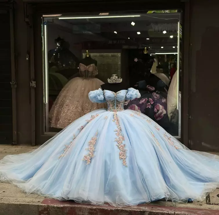 New Arrival Sky Blue Ball Gown Quinceanera Dresses Court Train Beading Lace Flowers Appliques Sweet 16 Prom Party Gowns fg5471