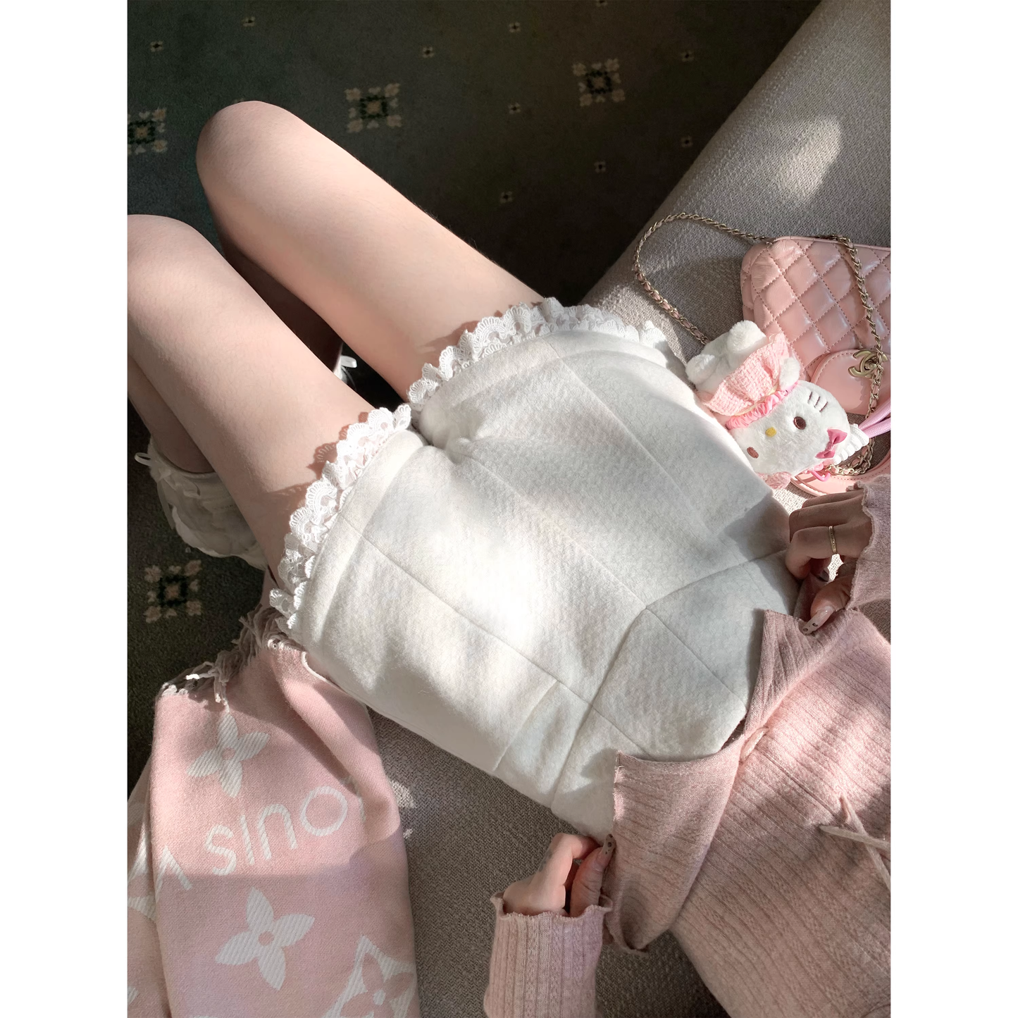 Lace-trimmed high-waisted wide-leg shorts A64