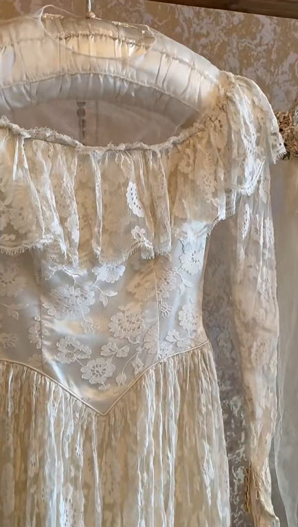 Modest Long Sleeves Wedding Dress White Lace Vintage Wedding Gown fg8662