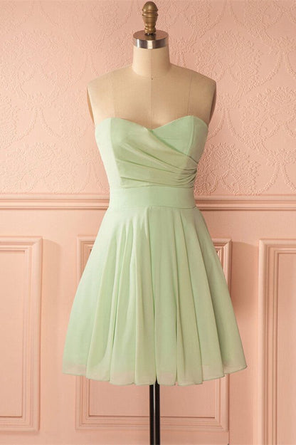 Salbeigrünes trägerloses kurzes A-Linien-Partykleid Homecoming-Kleider fg3726