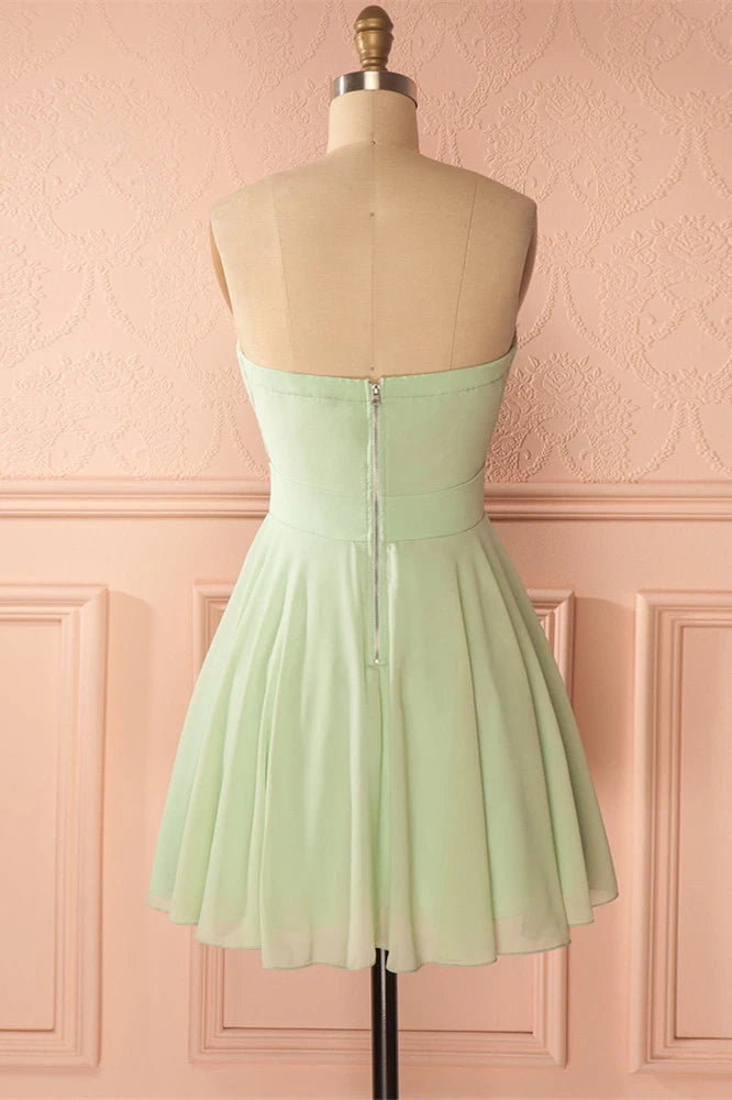 Salbeigrünes trägerloses kurzes A-Linien-Partykleid Homecoming-Kleider fg3726