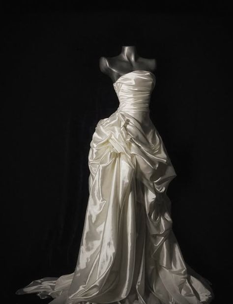 Gentle A Line Strapless Pleated White Satin Long Wedding Dress fg8460