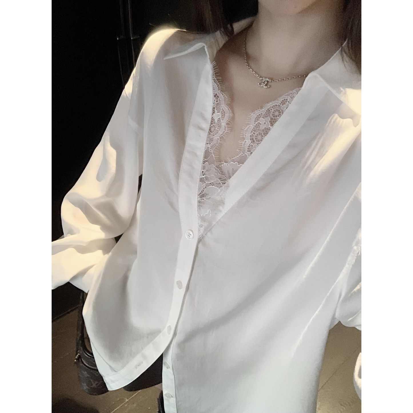 V-neck lace top with white inner shirt   A95